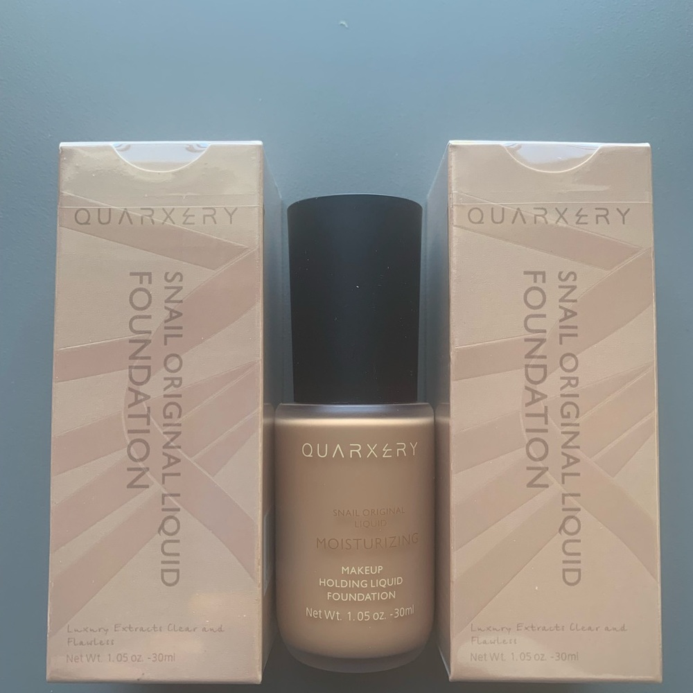 2 x Snail Liquid Moisturizing Holding Foundation Walnut 201MD NWT